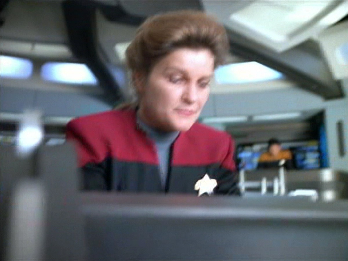 extant_StarTrek_VOY_4x07-ScientificMethod_03867.jpg