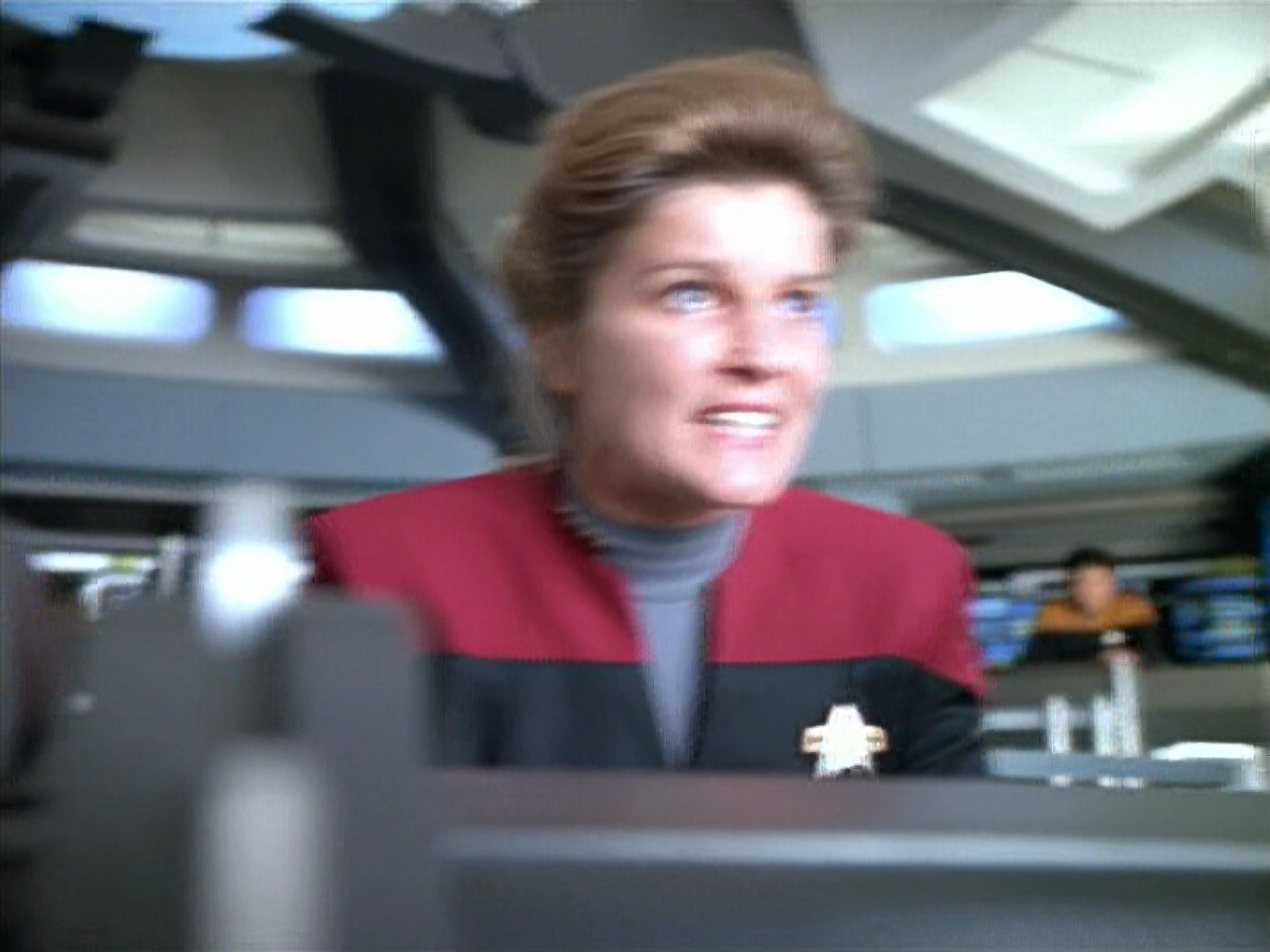 extant_StarTrek_VOY_4x07-ScientificMethod_03883.jpg