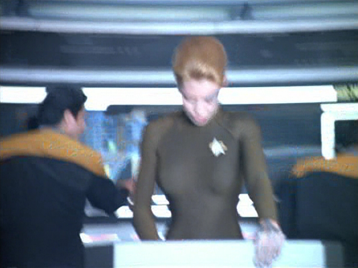 extant_StarTrek_VOY_4x07-ScientificMethod_03911.jpg