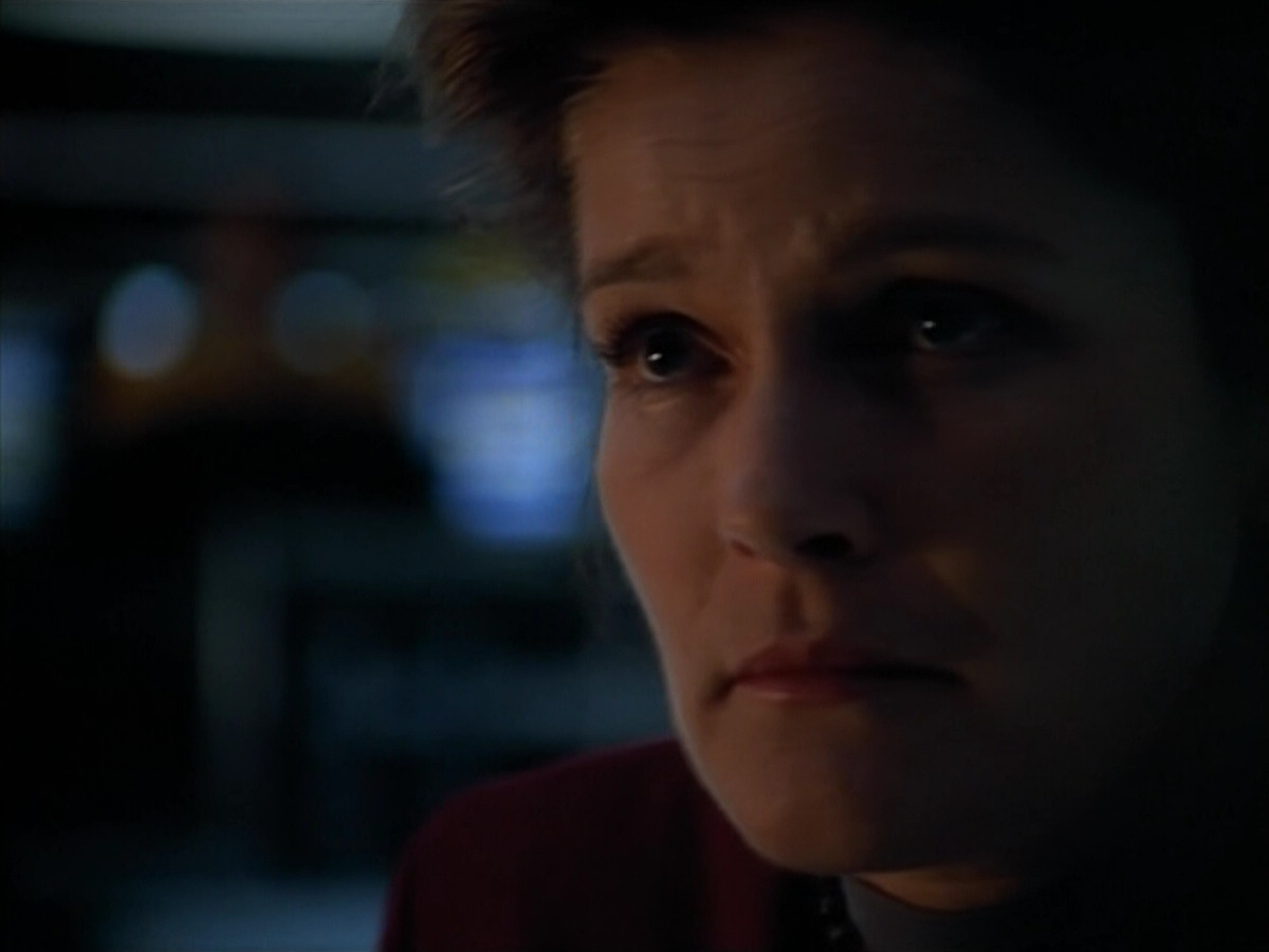extant_StarTrek_VOY_4x07-ScientificMethod_03954.jpg