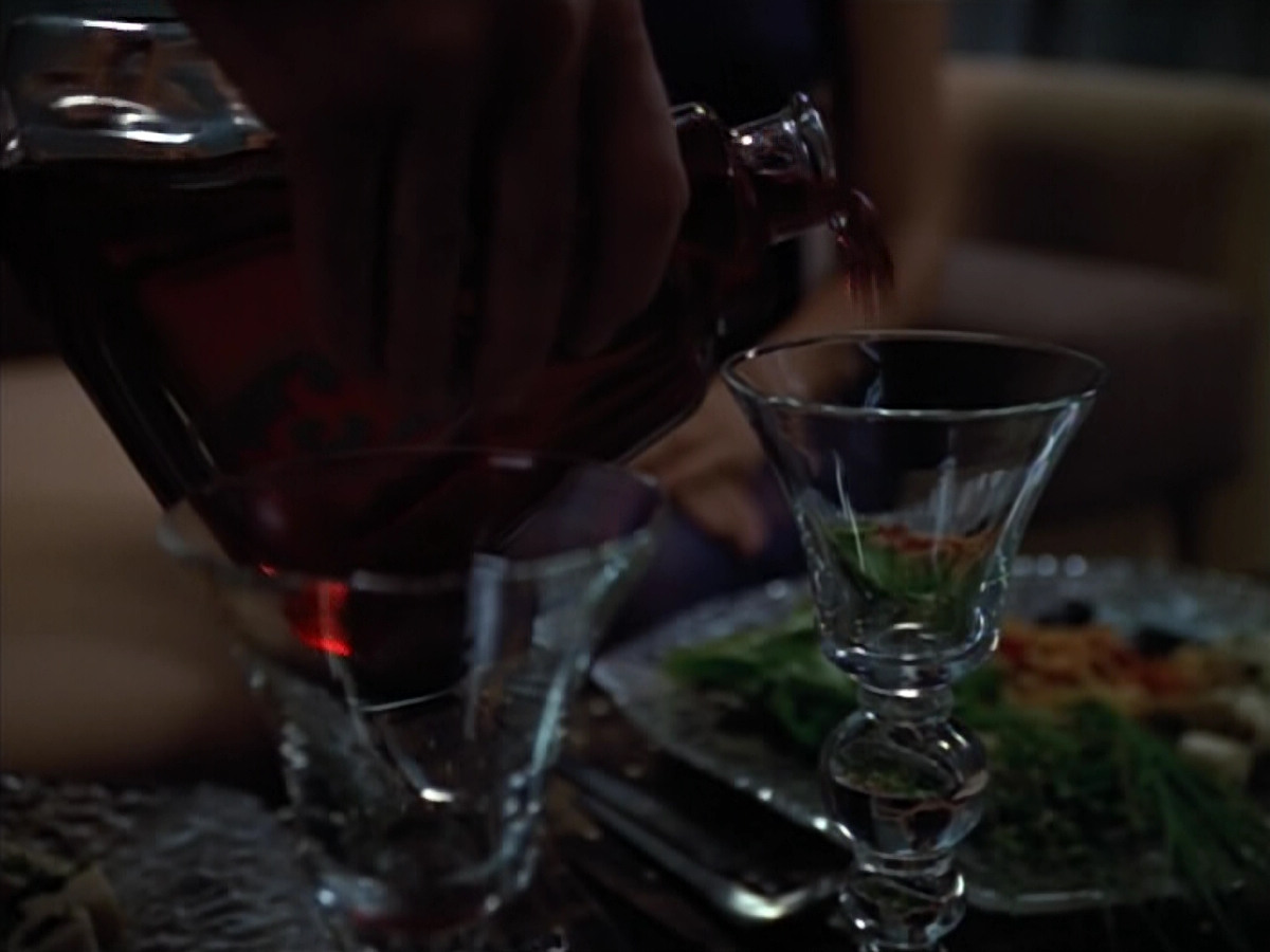 extant_StarTrek_VOY_4x07-ScientificMethod_03992.jpg