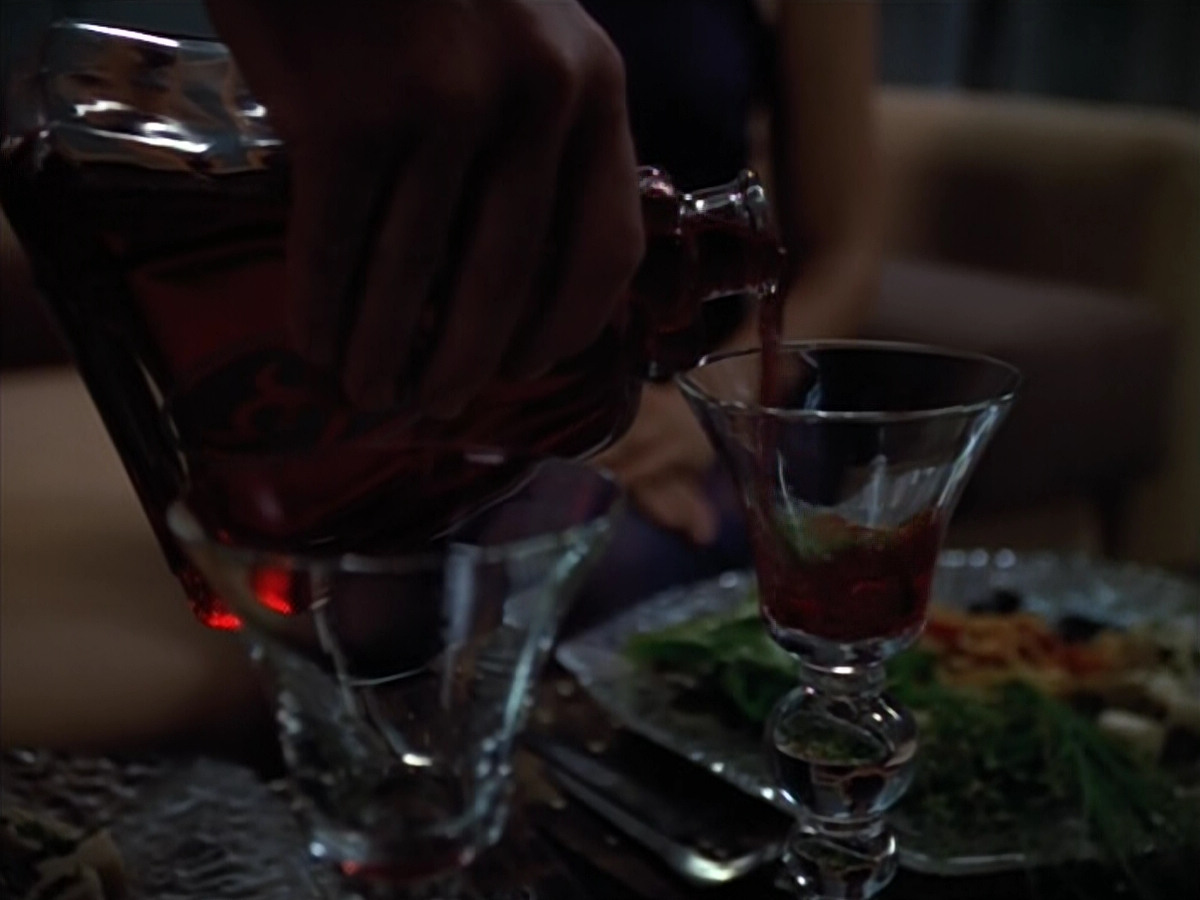 extant_StarTrek_VOY_4x07-ScientificMethod_03993.jpg
