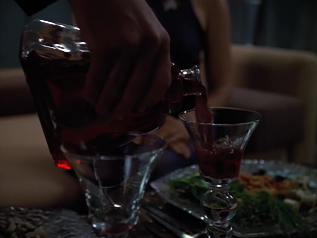 extant_StarTrek_VOY_4x07-ScientificMethod_03994.jpg