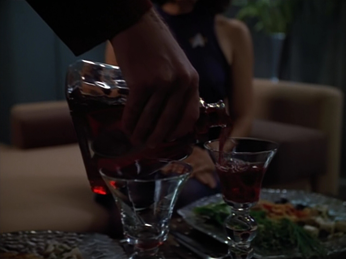 extant_StarTrek_VOY_4x07-ScientificMethod_03995.jpg