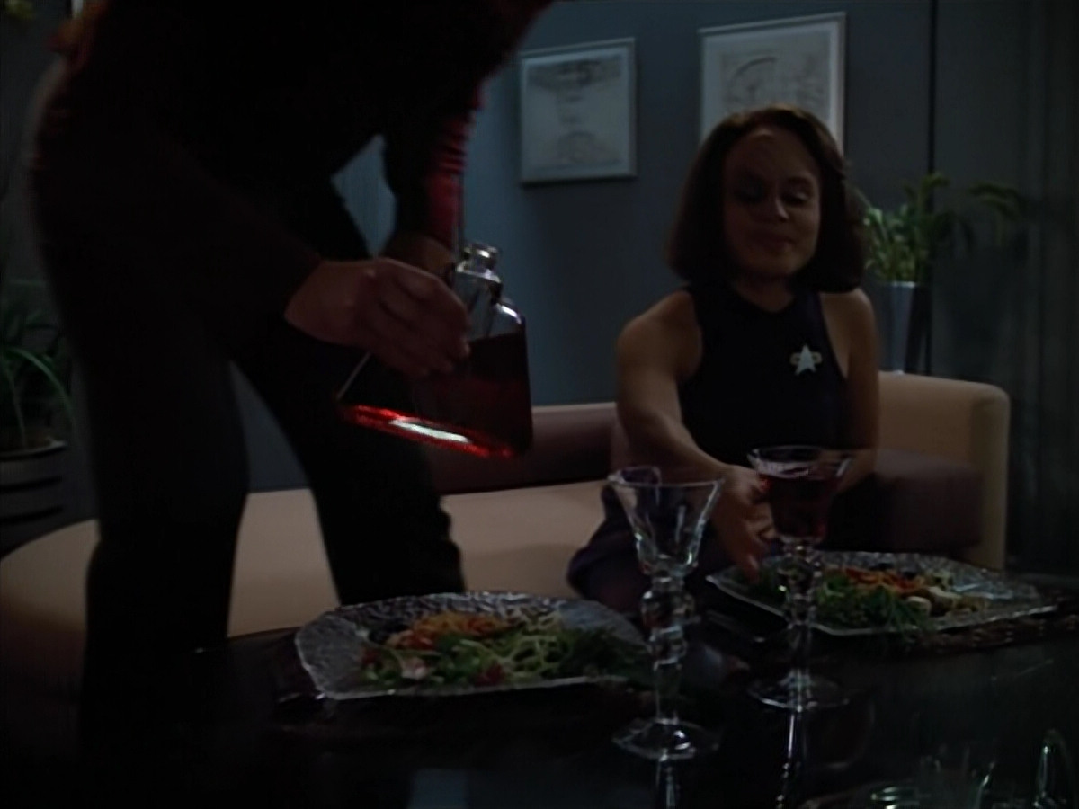 extant_StarTrek_VOY_4x07-ScientificMethod_03999.jpg