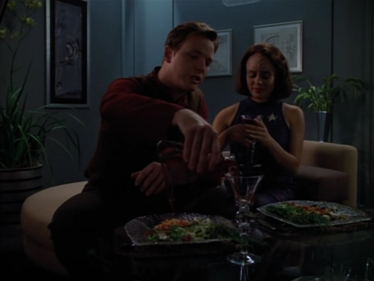 extant_StarTrek_VOY_4x07-ScientificMethod_04003.jpg