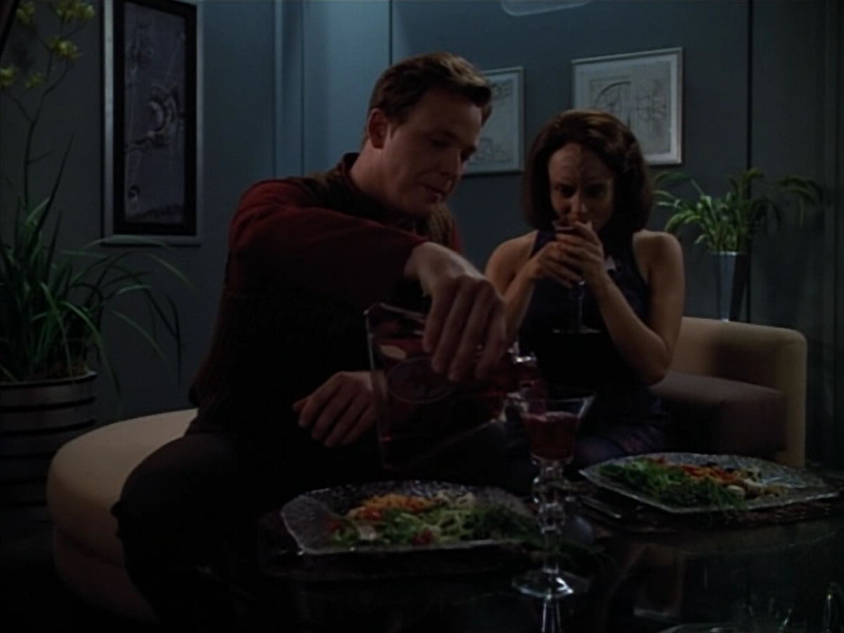 extant_StarTrek_VOY_4x07-ScientificMethod_04006.jpg