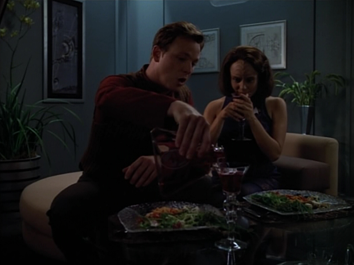 extant_StarTrek_VOY_4x07-ScientificMethod_04007.jpg