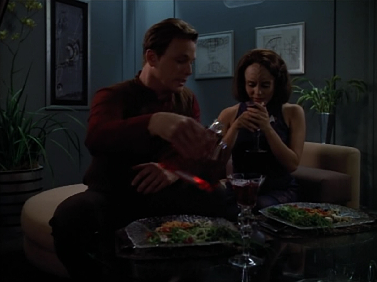 extant_StarTrek_VOY_4x07-ScientificMethod_04008.jpg