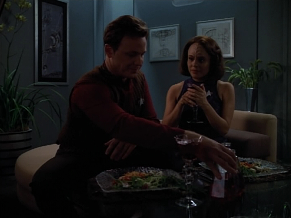 extant_StarTrek_VOY_4x07-ScientificMethod_04012.jpg