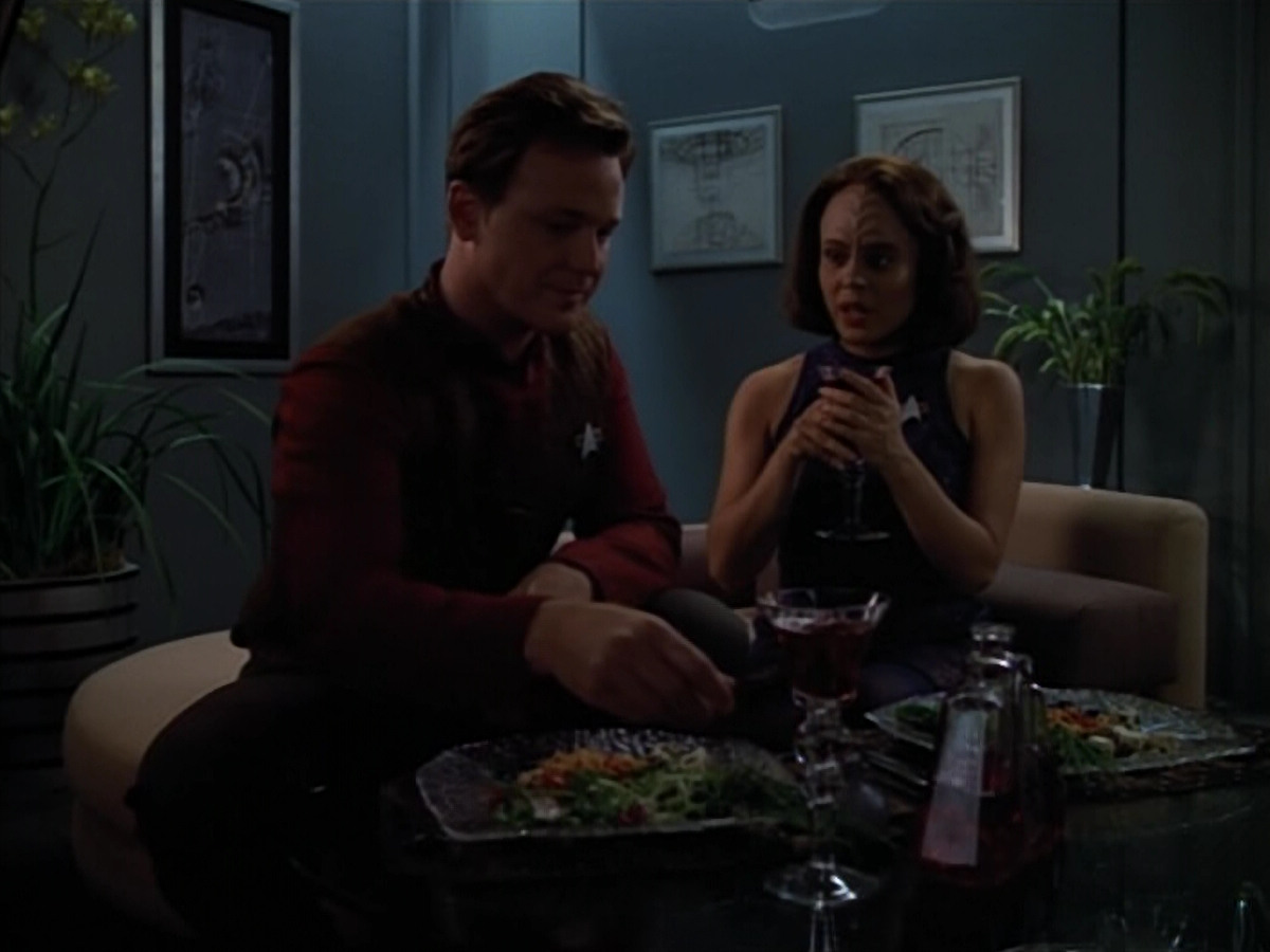 extant_StarTrek_VOY_4x07-ScientificMethod_04013.jpg