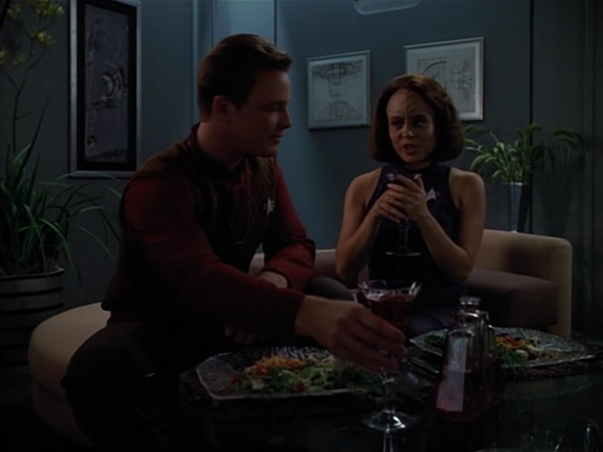 extant_StarTrek_VOY_4x07-ScientificMethod_04014.jpg