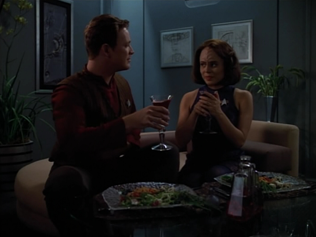 extant_StarTrek_VOY_4x07-ScientificMethod_04016.jpg