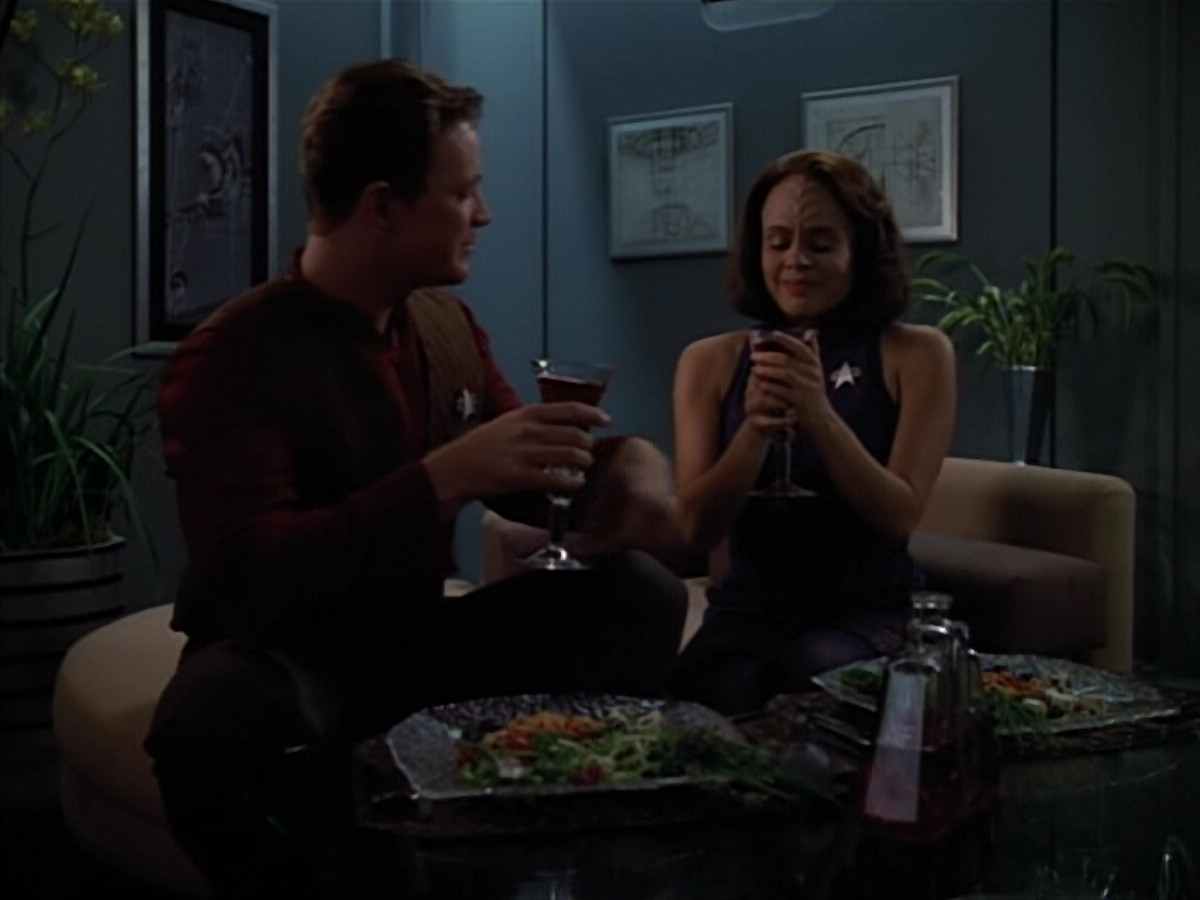 extant_StarTrek_VOY_4x07-ScientificMethod_04018.jpg