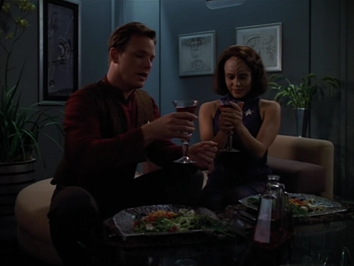 extant_StarTrek_VOY_4x07-ScientificMethod_04022.jpg