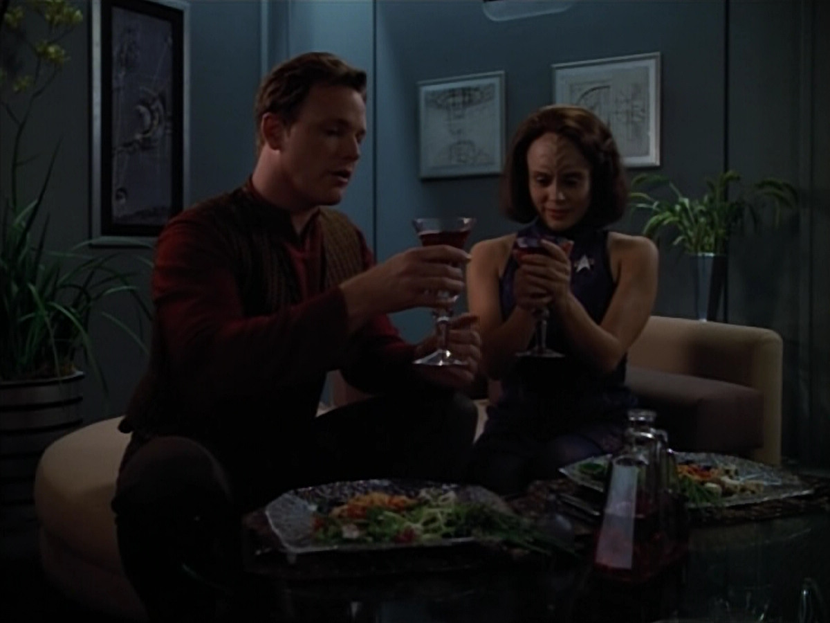 extant_StarTrek_VOY_4x07-ScientificMethod_04023.jpg