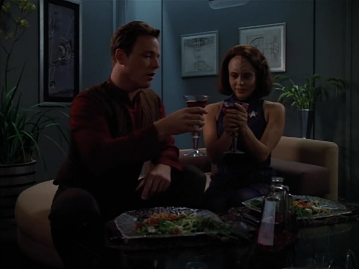 extant_StarTrek_VOY_4x07-ScientificMethod_04024.jpg