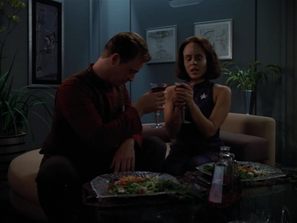 extant_StarTrek_VOY_4x07-ScientificMethod_04040.jpg
