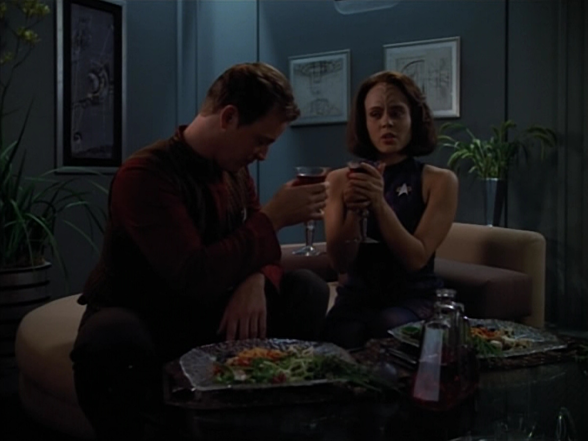 extant_StarTrek_VOY_4x07-ScientificMethod_04041.jpg