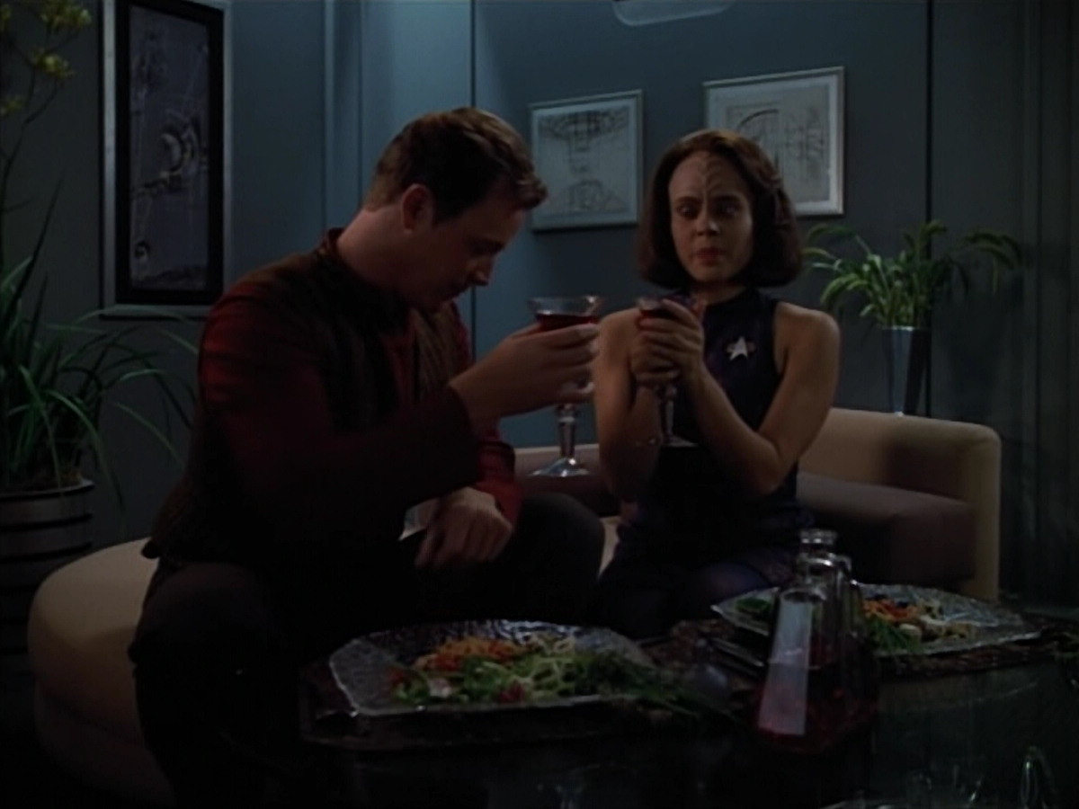 extant_StarTrek_VOY_4x07-ScientificMethod_04042.jpg