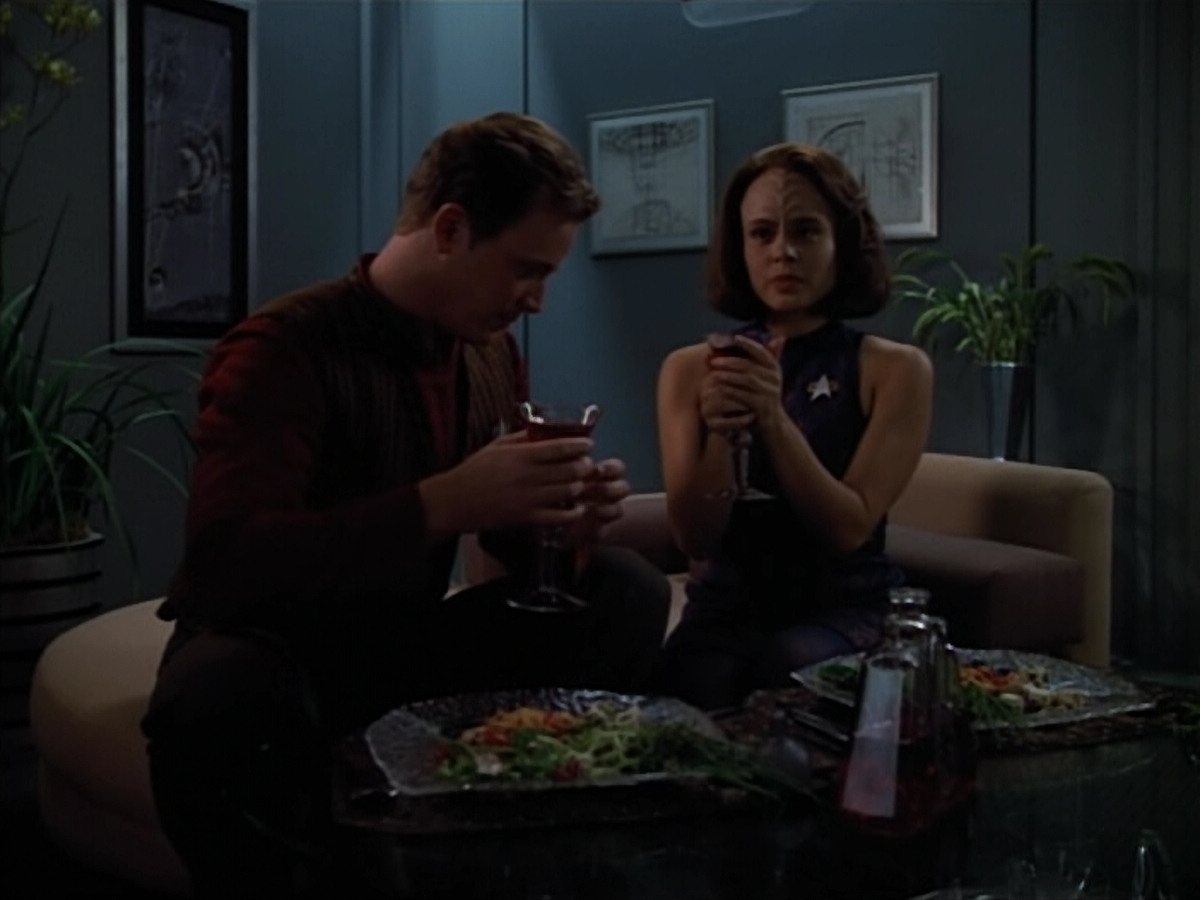 extant_StarTrek_VOY_4x07-ScientificMethod_04043.jpg