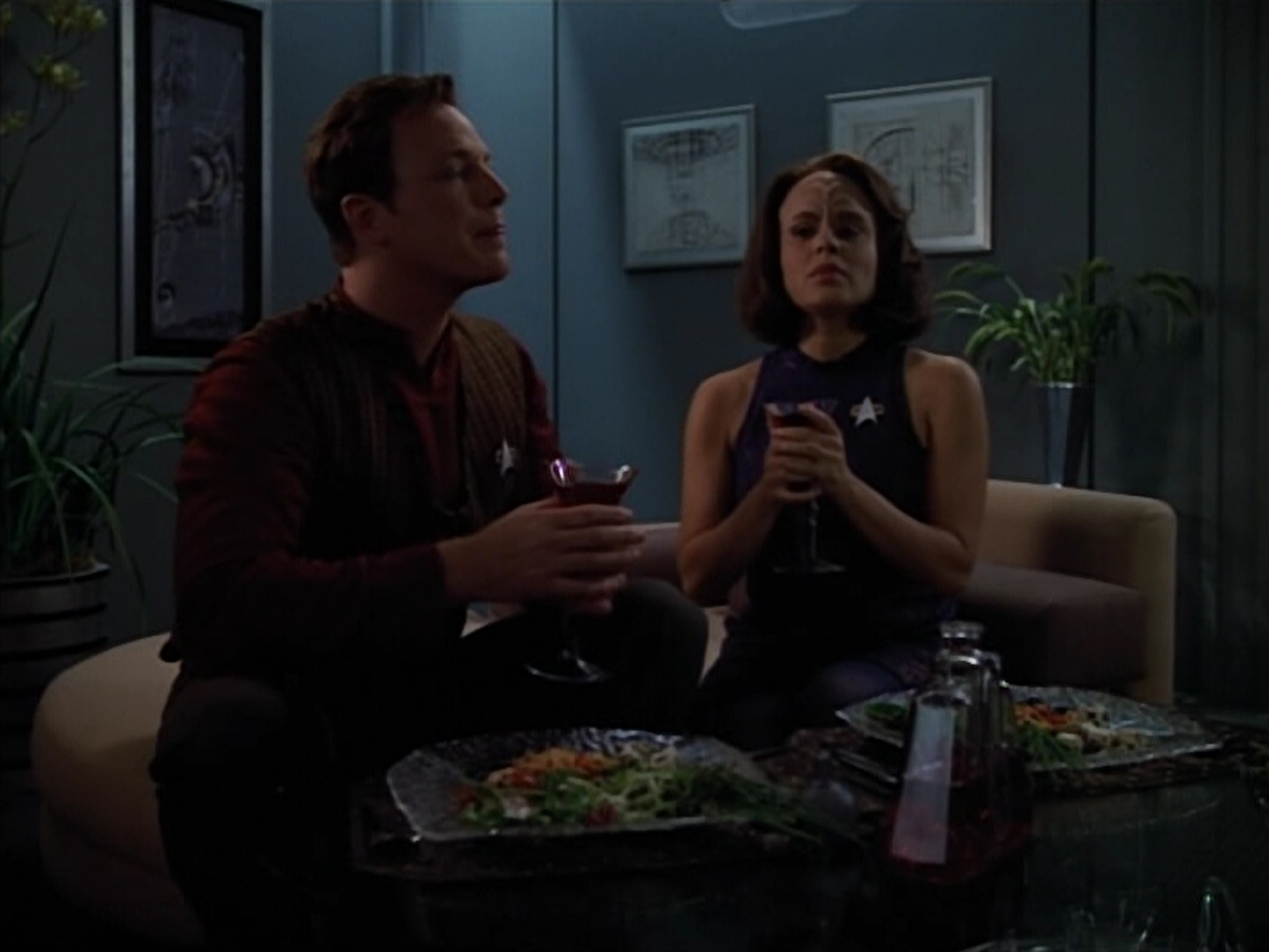 extant_StarTrek_VOY_4x07-ScientificMethod_04045.jpg