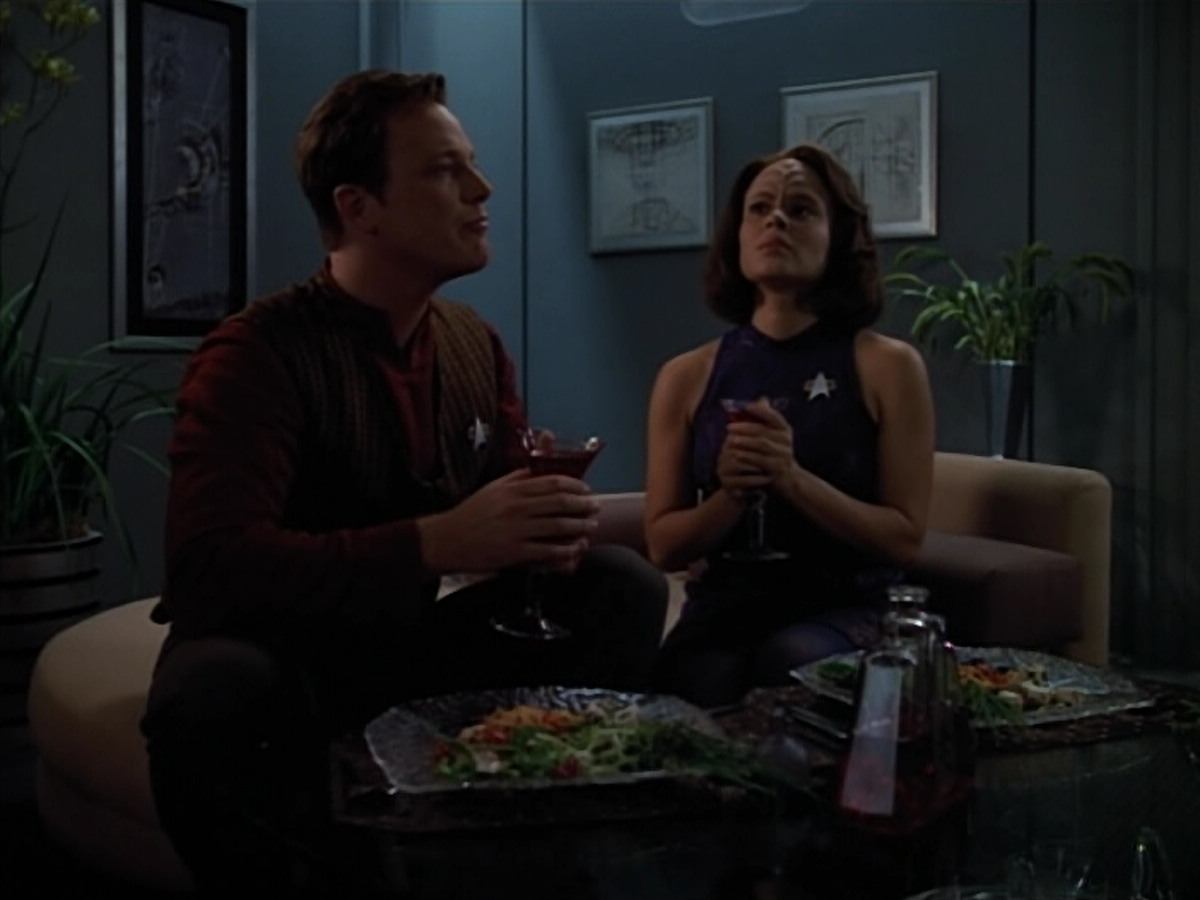 extant_StarTrek_VOY_4x07-ScientificMethod_04047.jpg