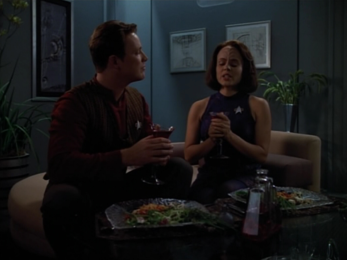 extant_StarTrek_VOY_4x07-ScientificMethod_04050.jpg