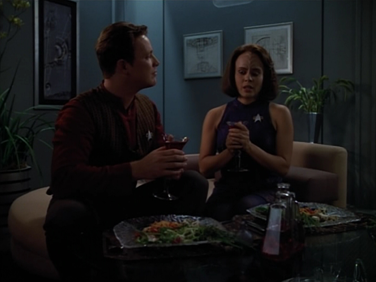 extant_StarTrek_VOY_4x07-ScientificMethod_04051.jpg