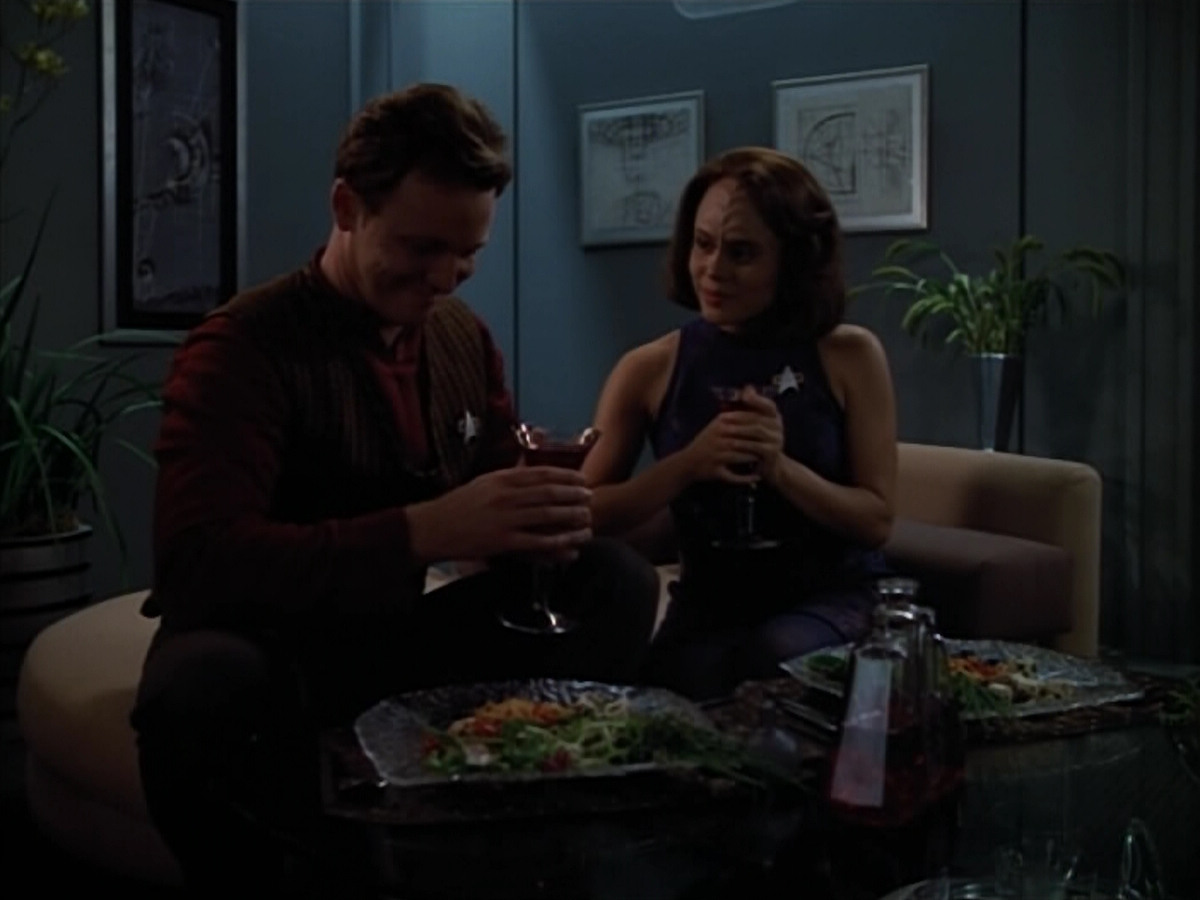 extant_StarTrek_VOY_4x07-ScientificMethod_04064.jpg