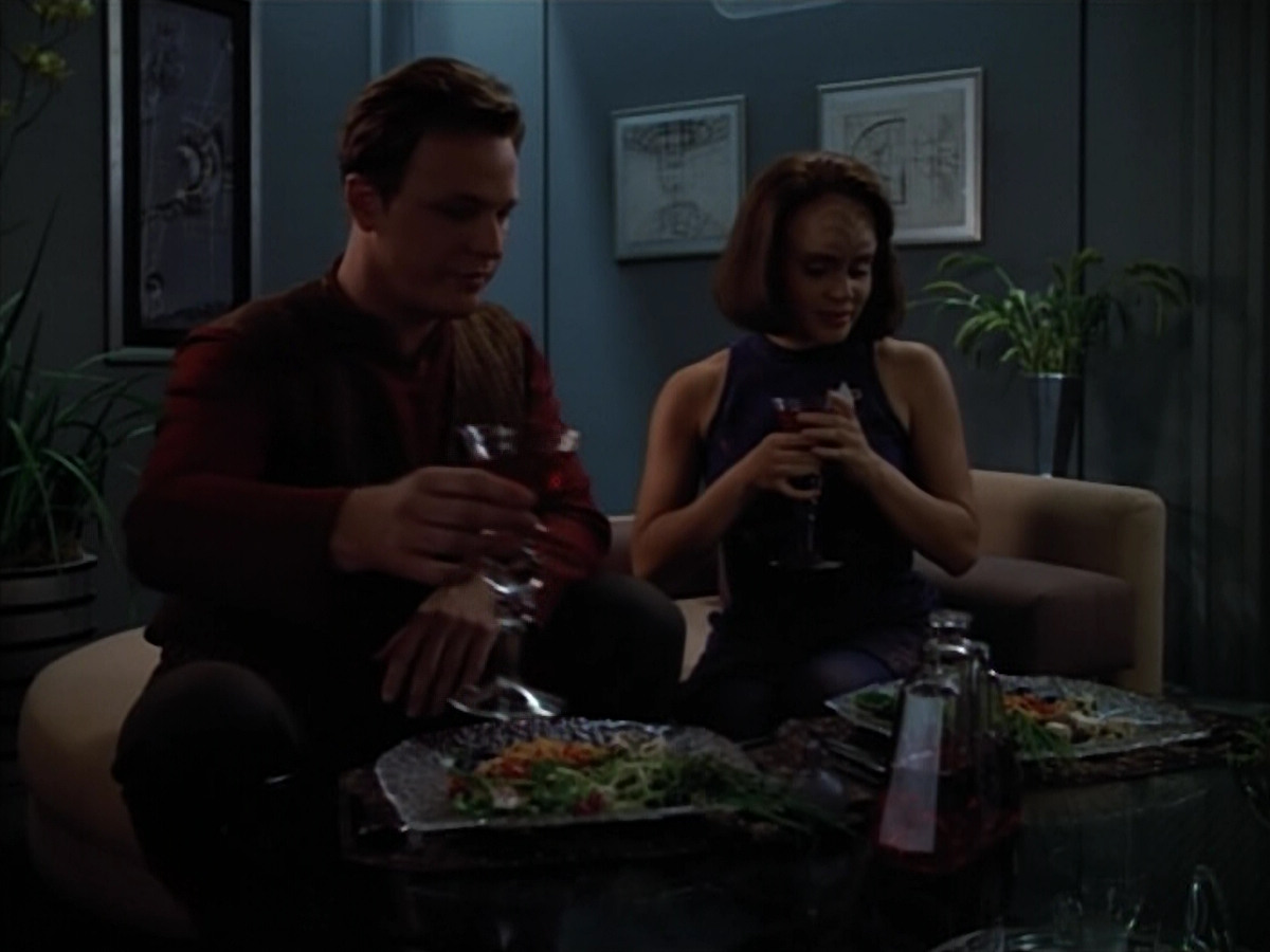 extant_StarTrek_VOY_4x07-ScientificMethod_04067.jpg