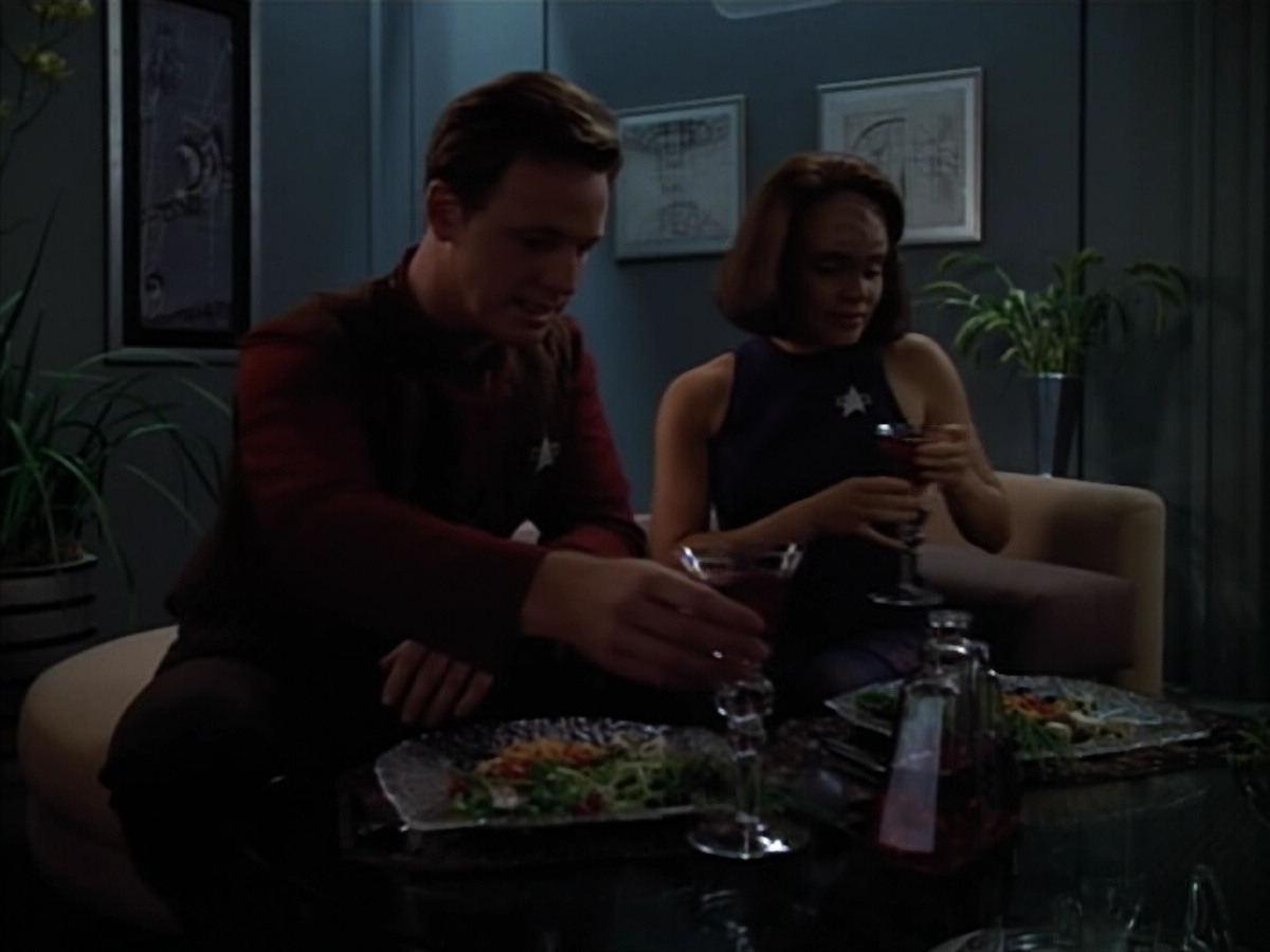 extant_StarTrek_VOY_4x07-ScientificMethod_04068.jpg