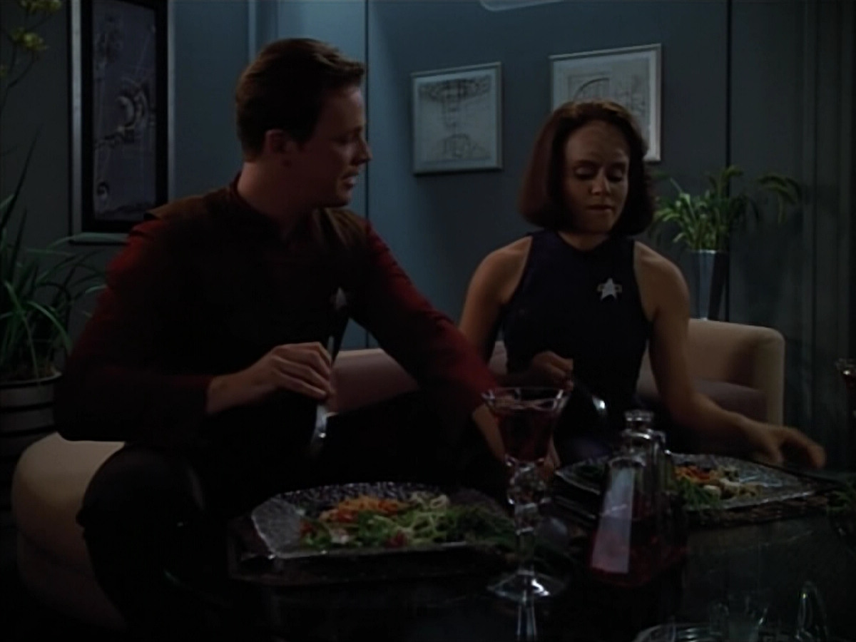 extant_StarTrek_VOY_4x07-ScientificMethod_04072.jpg