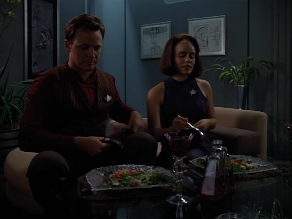 extant_StarTrek_VOY_4x07-ScientificMethod_04075.jpg