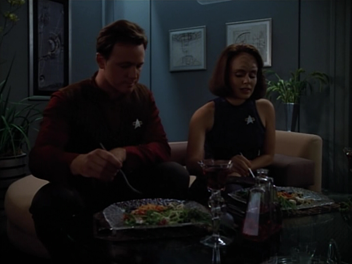 extant_StarTrek_VOY_4x07-ScientificMethod_04077.jpg