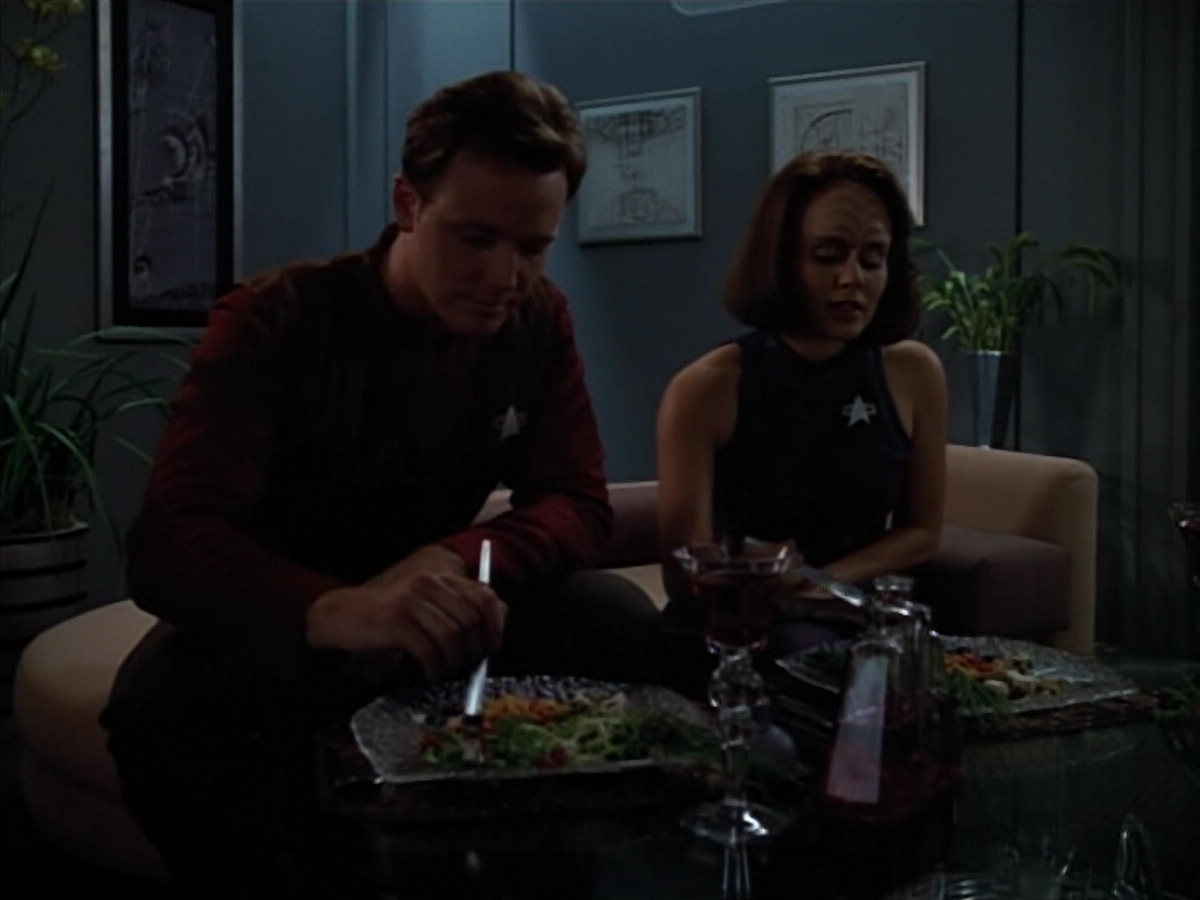 extant_StarTrek_VOY_4x07-ScientificMethod_04078.jpg
