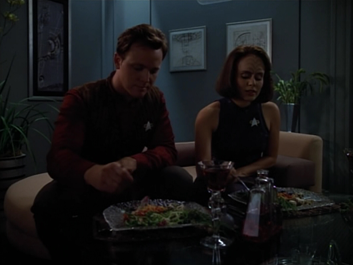 extant_StarTrek_VOY_4x07-ScientificMethod_04079.jpg