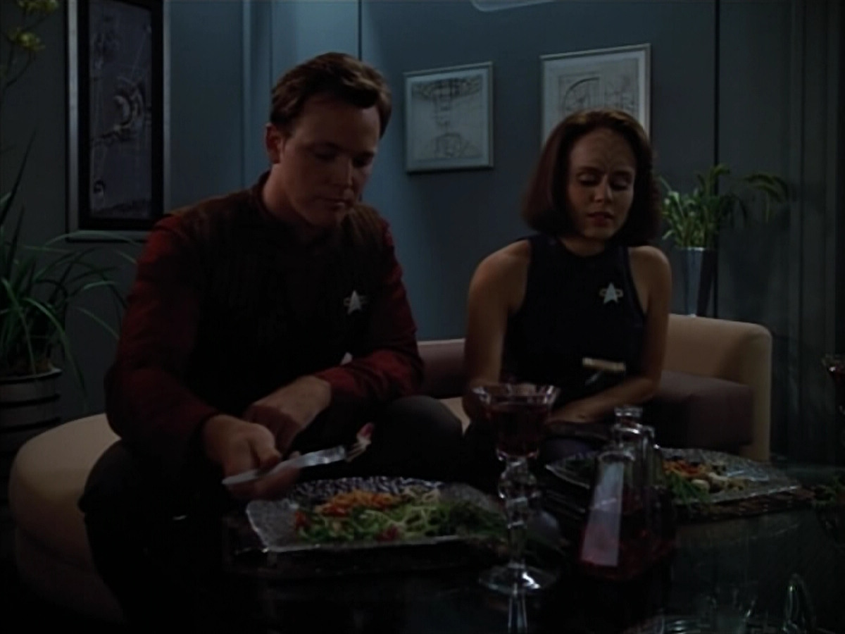 extant_StarTrek_VOY_4x07-ScientificMethod_04080.jpg