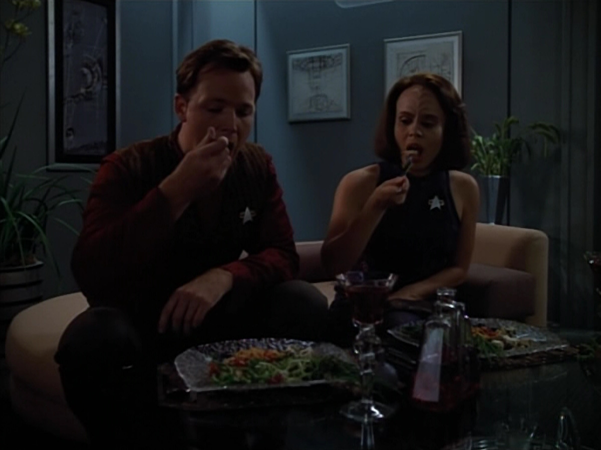extant_StarTrek_VOY_4x07-ScientificMethod_04081.jpg