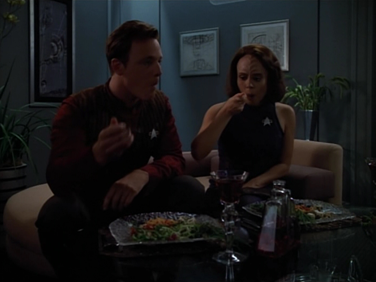 extant_StarTrek_VOY_4x07-ScientificMethod_04082.jpg