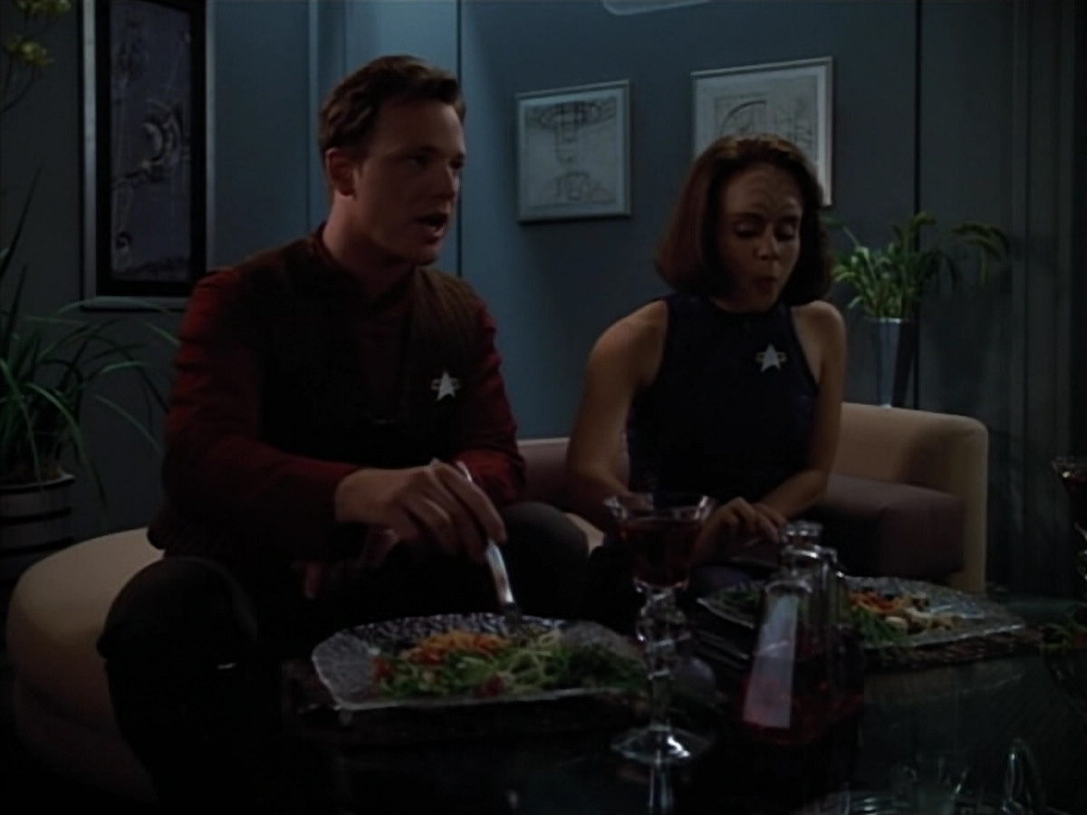 extant_StarTrek_VOY_4x07-ScientificMethod_04092.jpg
