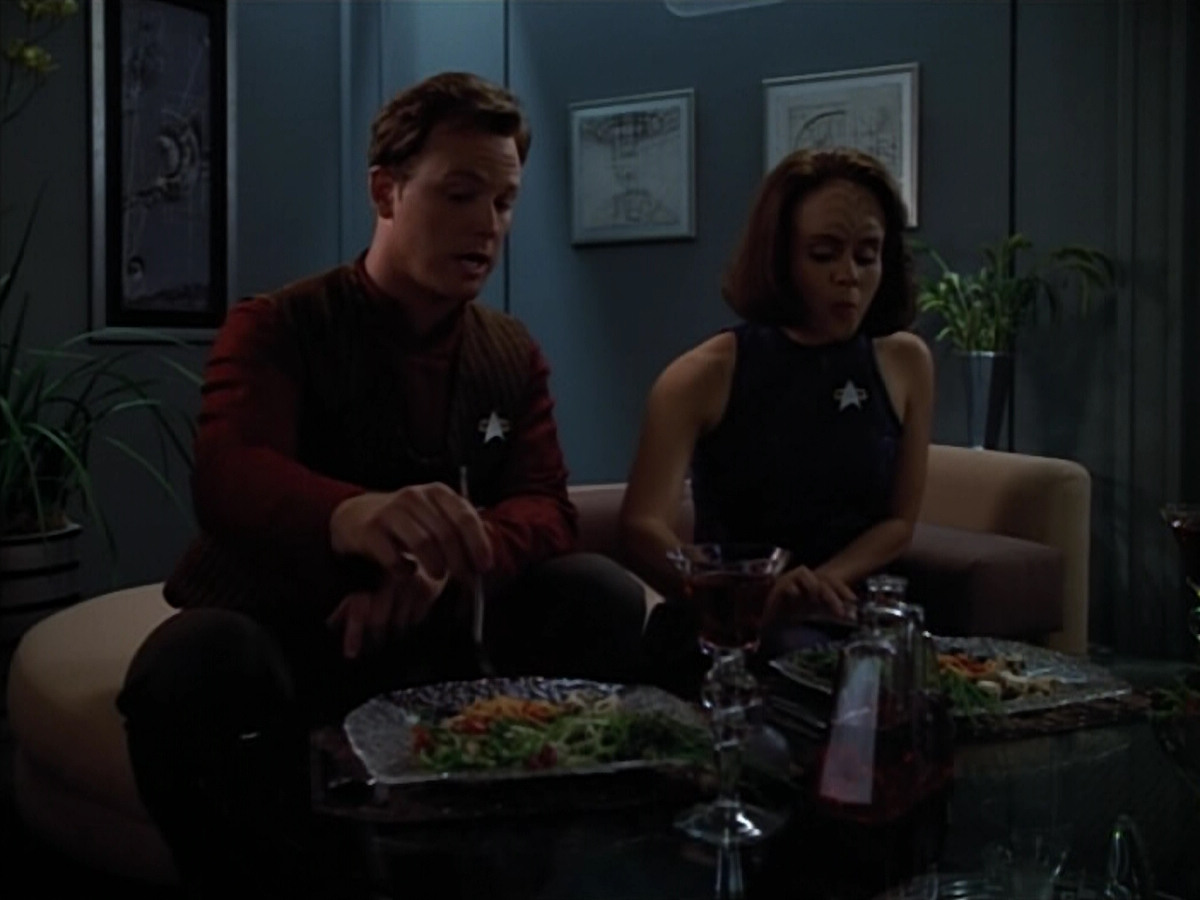 extant_StarTrek_VOY_4x07-ScientificMethod_04093.jpg