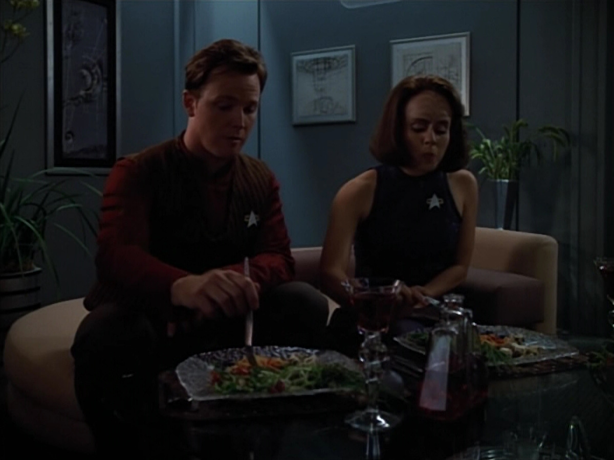 extant_StarTrek_VOY_4x07-ScientificMethod_04094.jpg