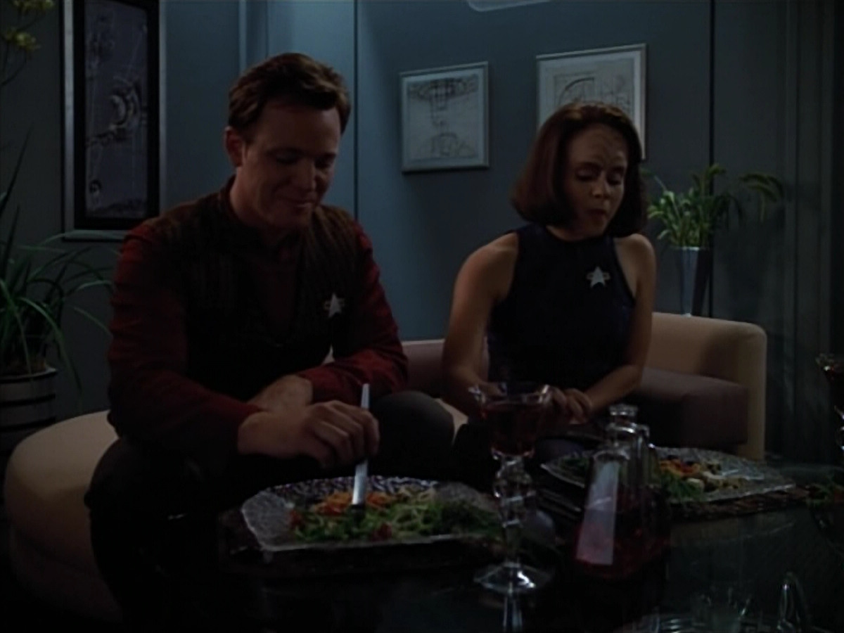 extant_StarTrek_VOY_4x07-ScientificMethod_04097.jpg