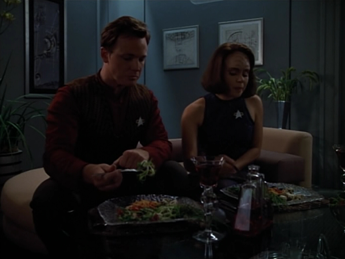 extant_StarTrek_VOY_4x07-ScientificMethod_04108.jpg