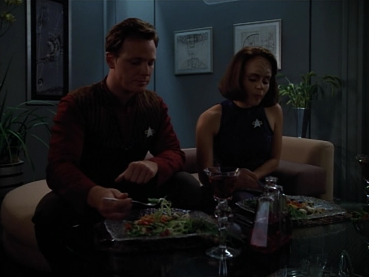 extant_StarTrek_VOY_4x07-ScientificMethod_04109.jpg