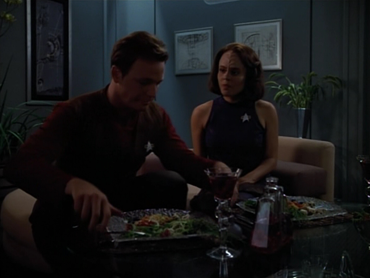 extant_StarTrek_VOY_4x07-ScientificMethod_04115.jpg