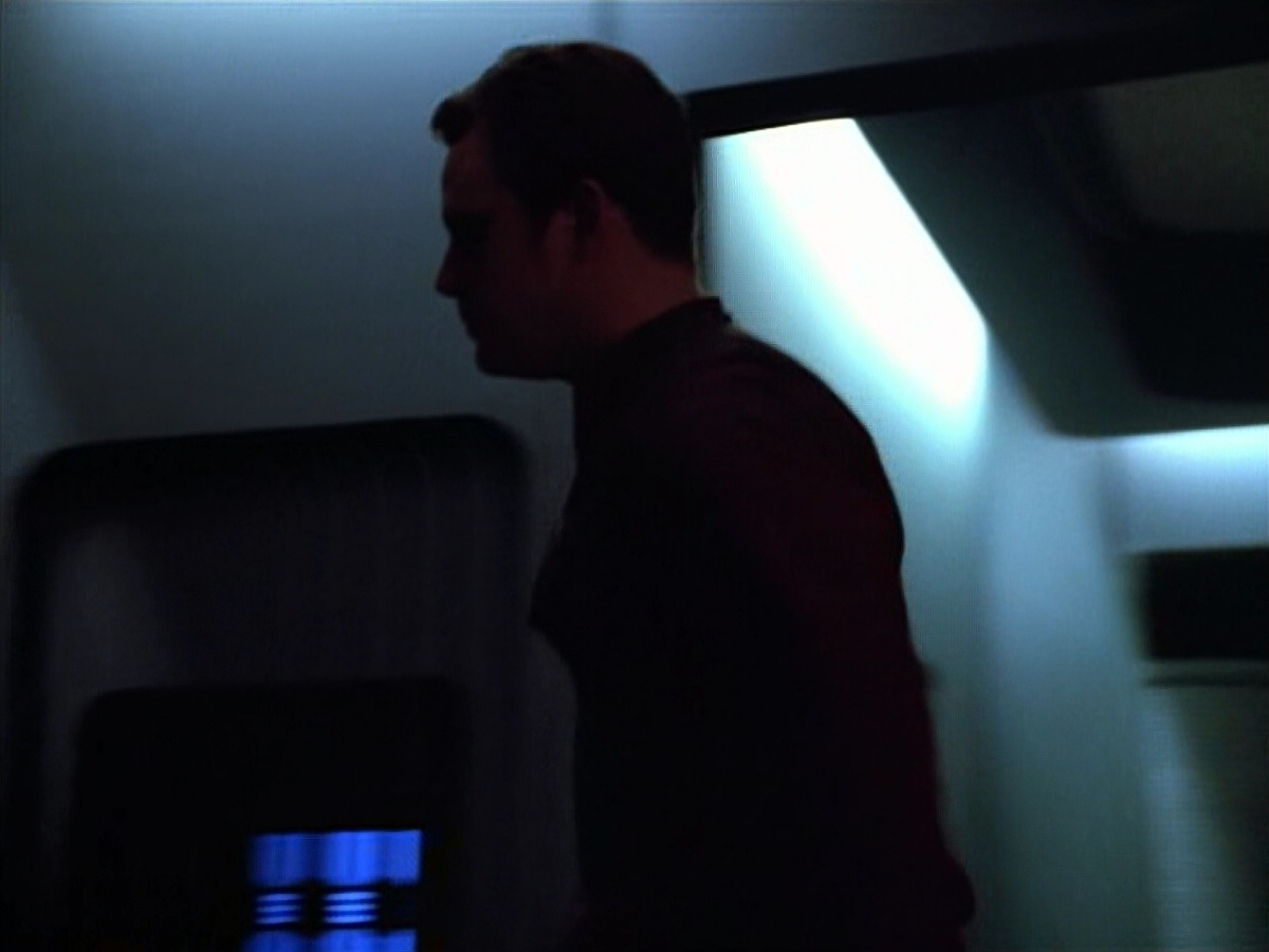extant_StarTrek_VOY_4x07-ScientificMethod_04118.jpg