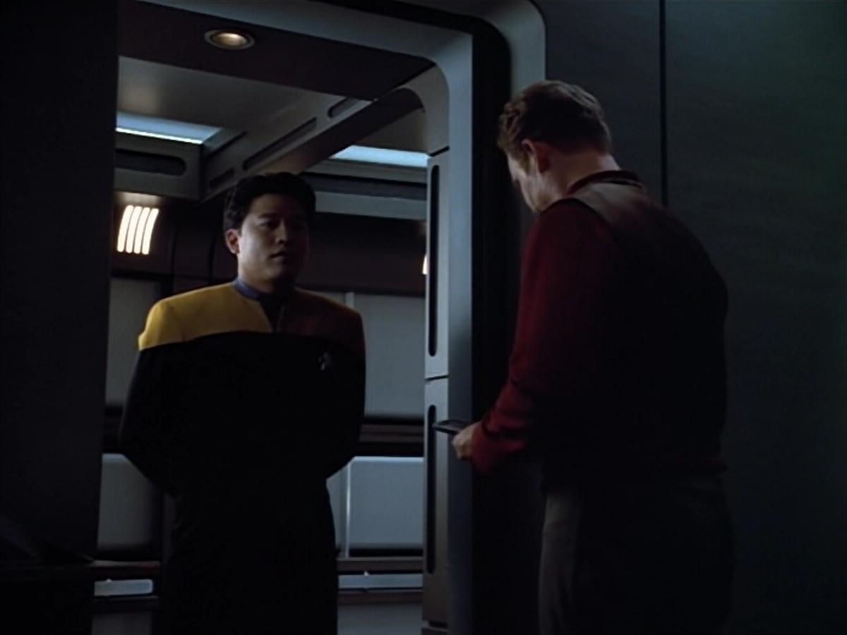 extant_StarTrek_VOY_4x07-ScientificMethod_04137.jpg
