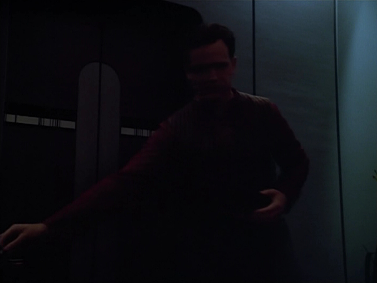 extant_StarTrek_VOY_4x07-ScientificMethod_04148.jpg